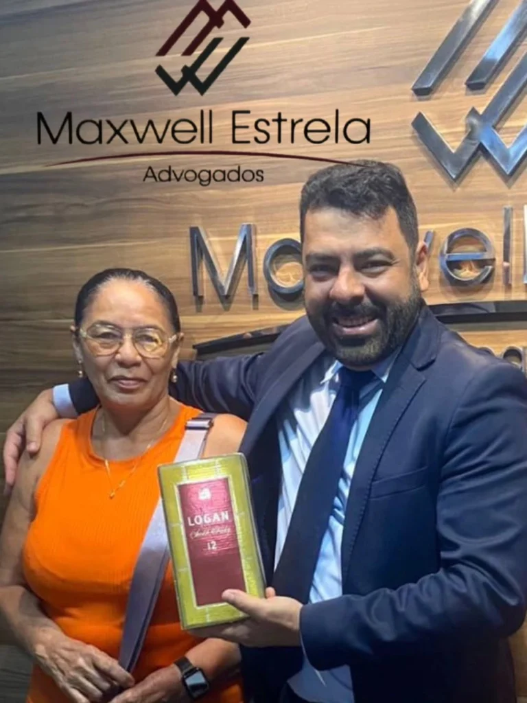 Instagram post from maxwell_estrela_advogados. This post is in position 6.